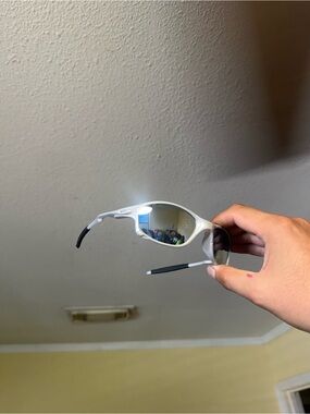 Sporty Silver Mirrored Sunglasses Oakley